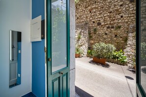 Property grounds - Blue Carlotta, very bright apartment in Taormina ideal for families.  (Taormina)