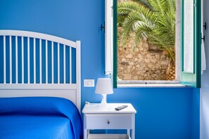 2 bedrooms, WiFi, bed sheets - Blue Carlotta, very bright apartment in Taormina ideal for families.  (Taormina)
