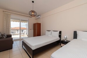 2 bedrooms, free WiFi, bed sheets - SithoniaRS 2nd Floor Center Apartment with amazing Seaview (Neos Marmaras)