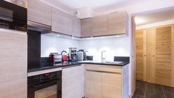 Réfrigérateur, micro-ondes, four, lave-vaisselle