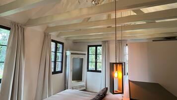 1 slaapkamer, een bureau, reisbedje, gratis wifi