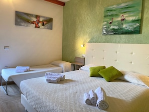 Triple Room | Minibar, free WiFi - Gioia Guesthouse (Cabras)