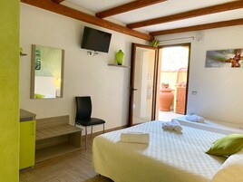 Triple Room | Minibar, free WiFi