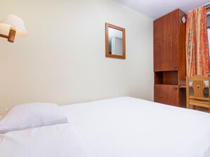 1 bedroom, free WiFi, bed sheets