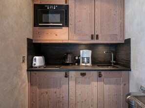 Fridge, microwave, dishwasher, coffee/tea maker