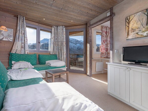 1 bedroom, free WiFi, bed sheets