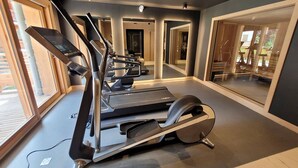 A modern gym with treadmills, a stationary bike, and a rowing machine. - Luxury central apartment - 6 pers, parking, wifi (Les Gets)