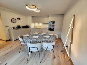 Dining - Luxury central apartment - 6 pers, parking, wifi (Les Gets)