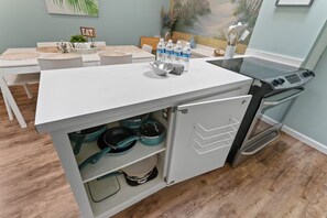 Refrigerador, microondas, parrilla de estufa y lavavajillas 