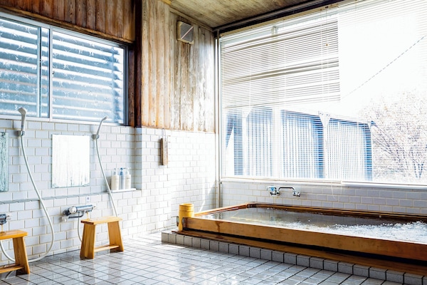 Nhà tắm công cộng