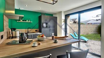 Fridge, microwave, coffee/tea maker, cookware/dishes/utensils