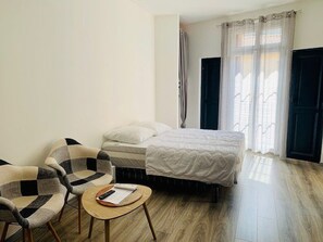 Free WiFi - Renovated Studio with Terrace Near Thermes, City Center, A/C & WIFI (Amélie-les-Bains-Palalda)