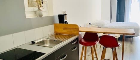 Micro-ondes, cafetière/bouilloire