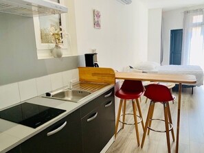 Microwave, coffee/tea maker - Renovated Studio with Terrace Near Thermes, City Center, A/C & WIFI (Amélie-les-Bains-Palalda)