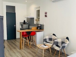 Interior - Renovated Studio with Terrace Near Thermes, City Center, A/C & WIFI (Amélie-les-Bains-Palalda)