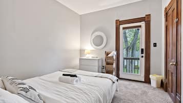5 bedrooms, desk, iron/ironing board, free WiFi