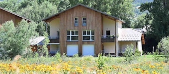 Beautiful T3 at the golf, private parking, near center