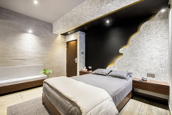 Executive Suite | Bathroom