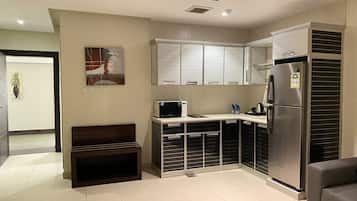 Phòng Suite Deluxe | Bếp riêng | Tủ lạnh nhỏ, lò vi sóng, dụng cụ nấu nướng/bát dĩa/dao nĩa