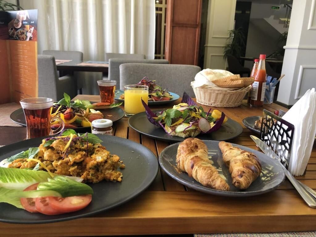 朝食