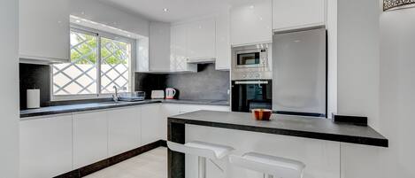 Fridge, microwave, oven, coffee/tea maker