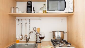 Superior-Apartment | Eigene Küche | Großer Kühlschrank, Mikrowelle, Herdplatte, Kaffeemühle