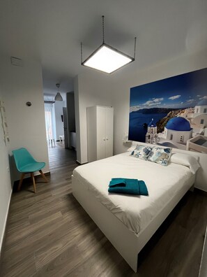 Comfort Studio | 2 bedrooms, hypo-allergenic bedding, minibar, blackout drapes