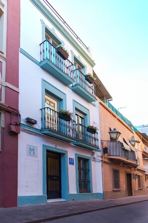 Front of property - APARTAMENTOS MAPAMUNDI (Badajoz)