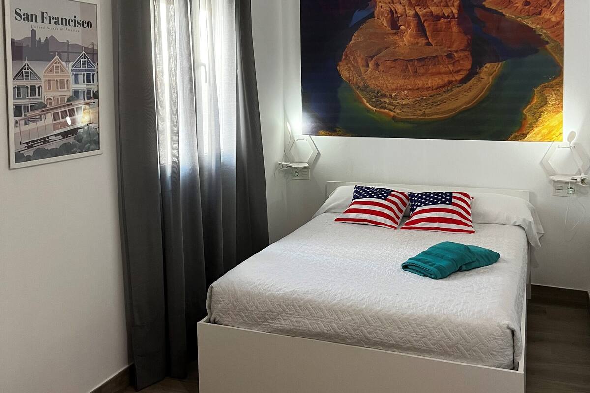 Ropa de cama hipoalergénica, minibar y cortinas blackout