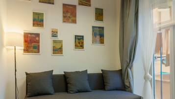 Comfort Studio | Living area | 32-inch Smart TV with digital channels