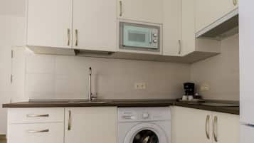 Full-size fridge, microwave, stovetop, coffee/tea maker