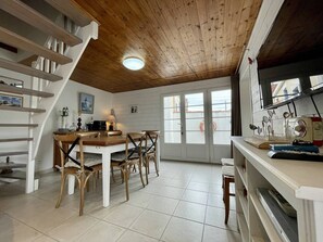 Micro-ondes, four, plaque de cuisson, lave-vaisselle