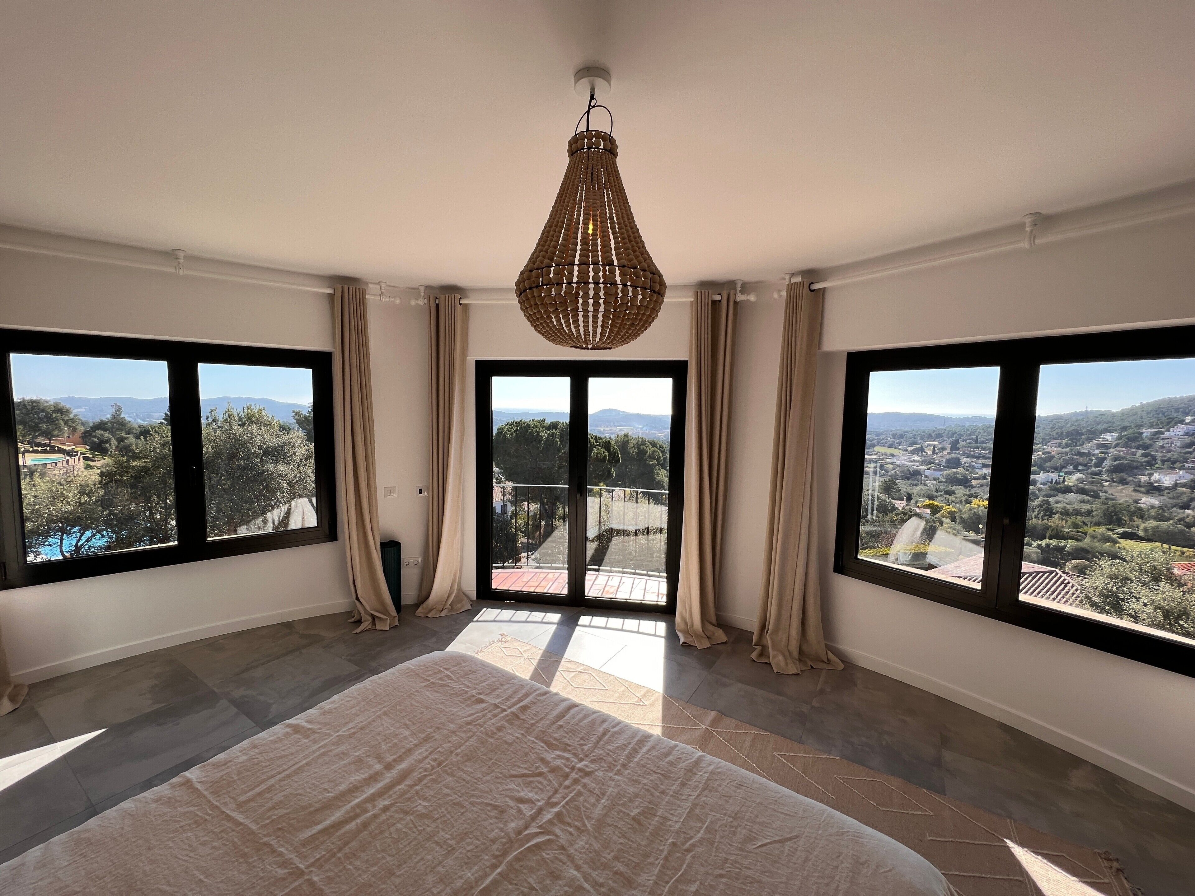 5 bedrooms, free WiFi, bed sheets