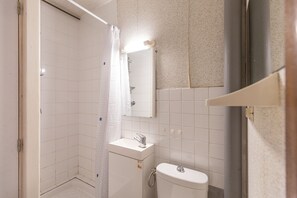 Shower - Studio Apartment "Pieds Des Pistes" with Wi-Fi (Saint-Lary-Soulan)