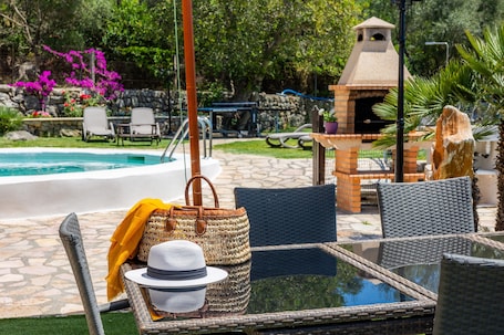 Outdoor dining. Villa 'Maria' with Mountain View, Wi-Fi and Air Conditioning