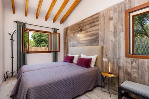 4 slaapkamers, een strijkplank/strijkijzer, gratis wifi, beddengoed