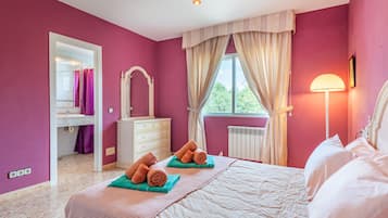 4 Schlafzimmer, Schreibtisch, Bügeleisen/Bügelbrett, kostenloses WLAN