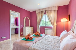 4 dormitorios, escritorio, tabla de planchar con plancha y wifi gratis