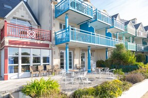 Exterior - Vacation Apartment "L'Eclose Cap Marine" with Sea View, Shared Heated Pool and Wi-Fi (Guilvinec)