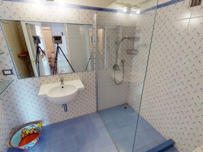 Hair dryer, towels - Studio with terrace on Cap Martin, near beaches (Roquebrune-Cap-Martin)