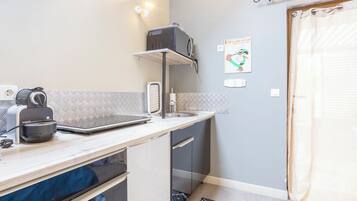 KylskÄp, mikrovÄgsugn, ugn och spishÀll