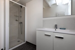 Shower - Apartment 'Écrin De Sable' with Private Terrace, Wi-Fi and Air Conditioning (Vieux-Boucau-les-Bains)