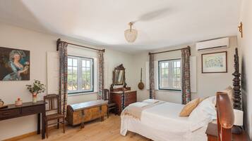 5 Schlafzimmer, Schreibtisch, Bügeleisen/Bügelbrett, kostenloses WLAN