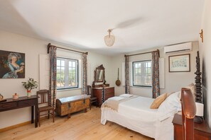 5 Schlafzimmer, Schreibtisch, Bügeleisen/Bügelbrett, kostenloses WLAN