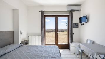 2 bedrooms, bed sheets