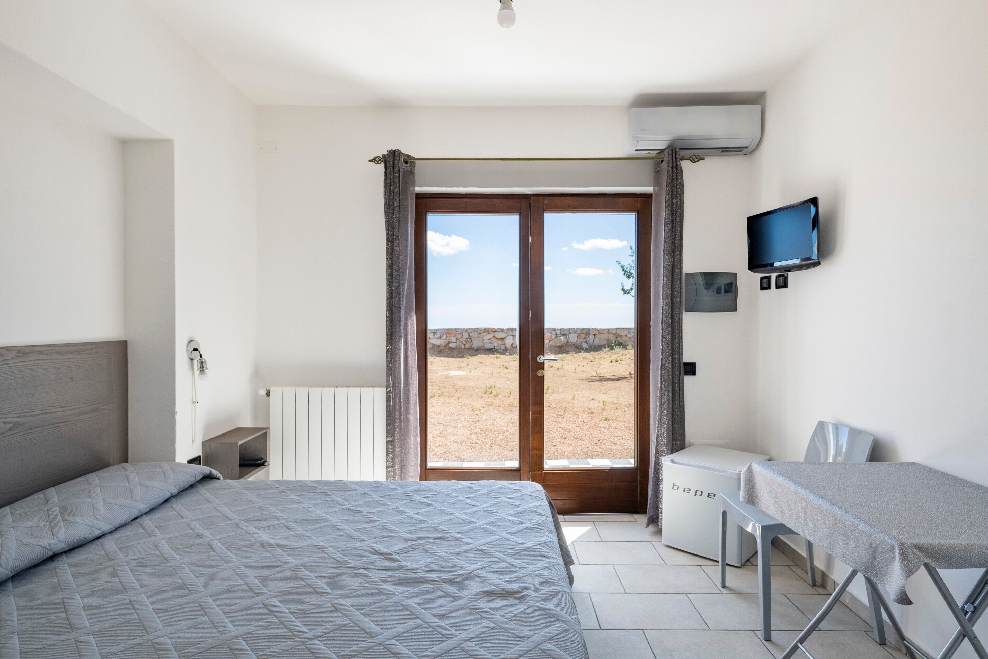 2 bedrooms, bed sheets