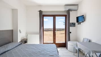 2 bedrooms, bed sheets