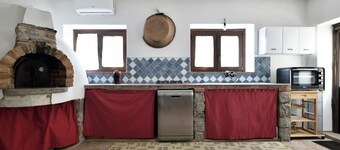 Holiday Home 'Ami' with Sea View, Private Terrace and Shared Garden