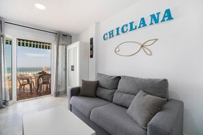 TV - Holiday Apartment "Los Balcones E" with Sea View, Private Terrace & Wi-Fi (Chiclana de la Frontera)