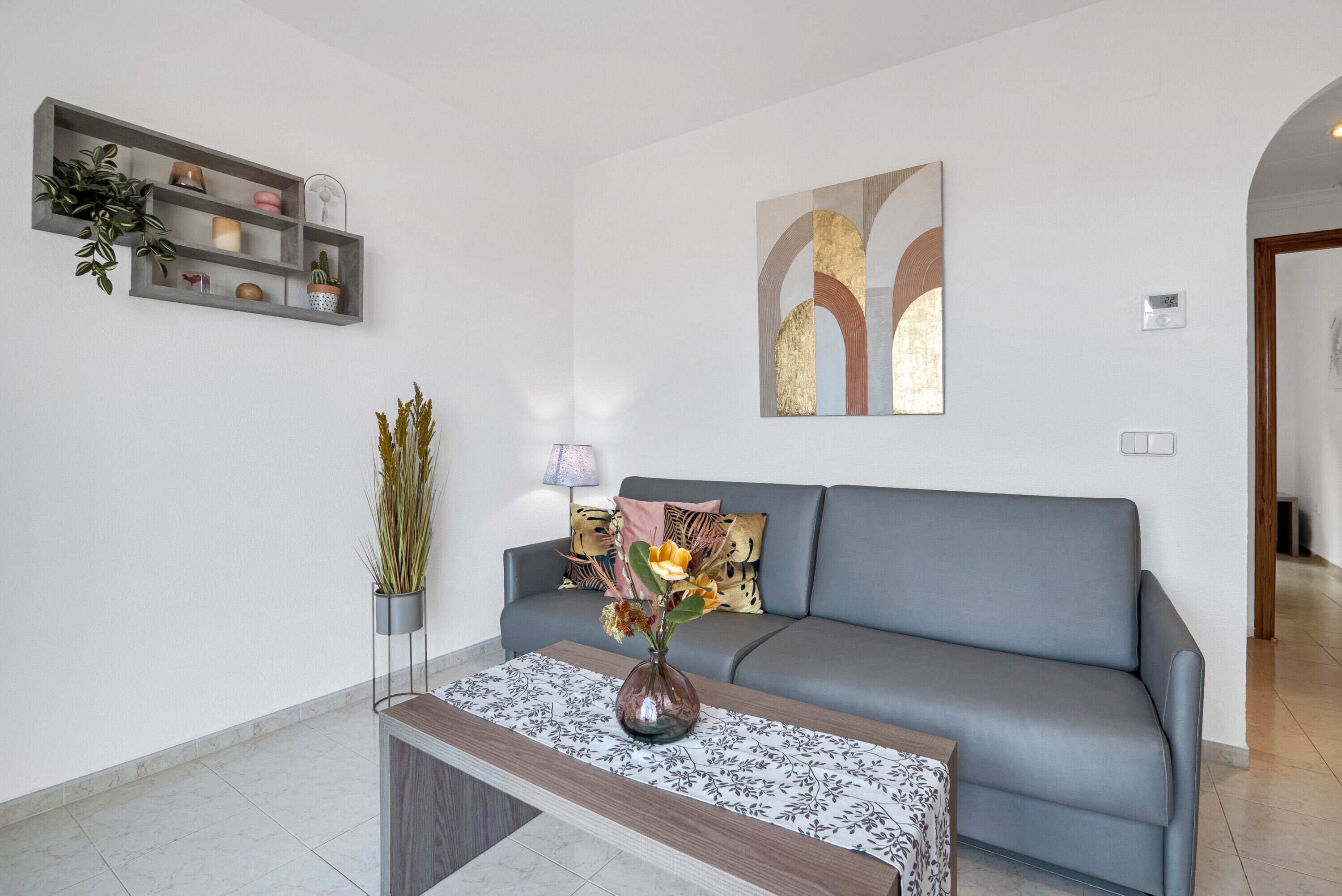 Tv och ett bordtennisbord